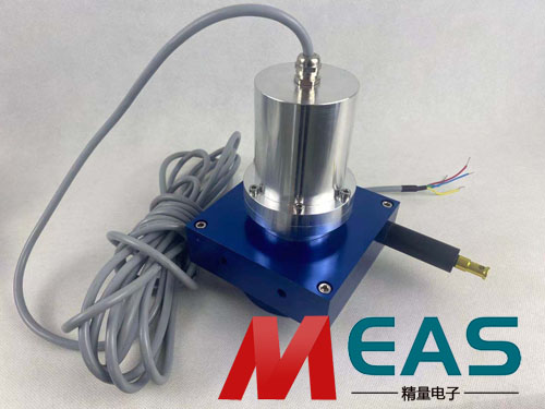 拉线位移传感器用在万能试验机上的使用情况
