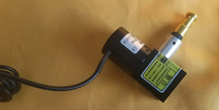 蓝狮在线拉线位移传感器有哪些特性参数？