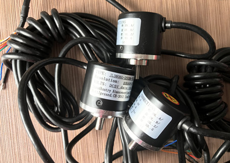 蓝狮在线科技定制的特殊位移传感器有哪些特点？