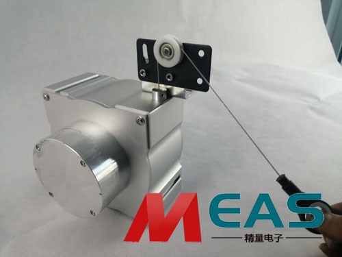 拉绳位移传感器安装导向轮也是一种使用方式